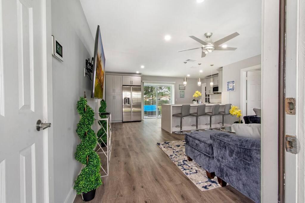 Modern Getaway Near The Beach With Room For A Boat 웨스트 팜 비치 외부 사진