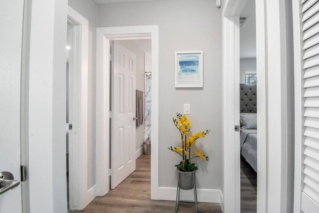 Modern Getaway Near The Beach With Room For A Boat 웨스트 팜 비치 외부 사진