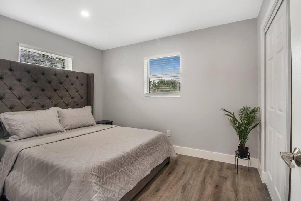 Modern Getaway Near The Beach With Room For A Boat 웨스트 팜 비치 외부 사진