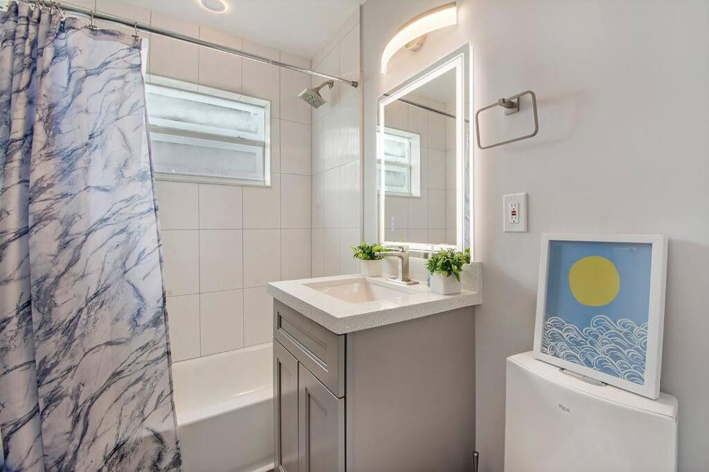 Modern Getaway Near The Beach With Room For A Boat 웨스트 팜 비치 외부 사진
