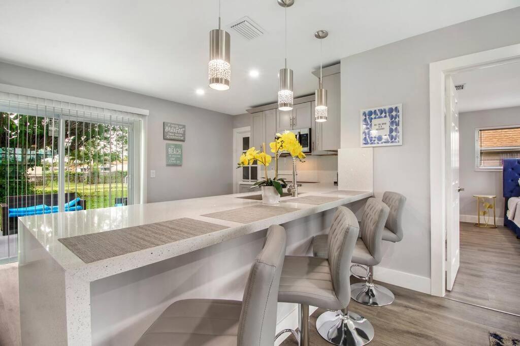Modern Getaway Near The Beach With Room For A Boat 웨스트 팜 비치 외부 사진