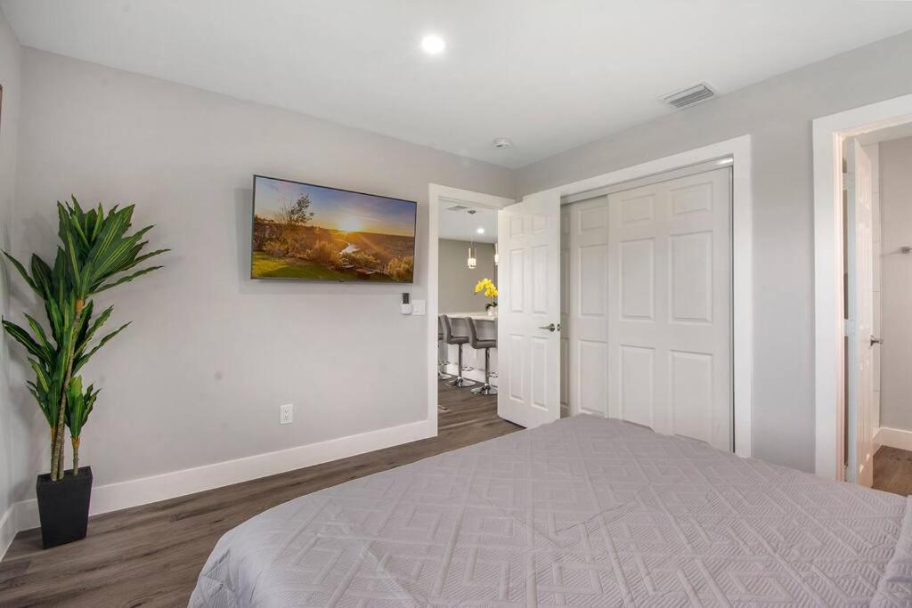 Modern Getaway Near The Beach With Room For A Boat 웨스트 팜 비치 외부 사진