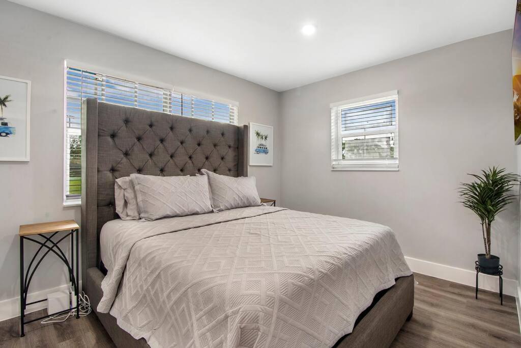 Modern Getaway Near The Beach With Room For A Boat 웨스트 팜 비치 외부 사진