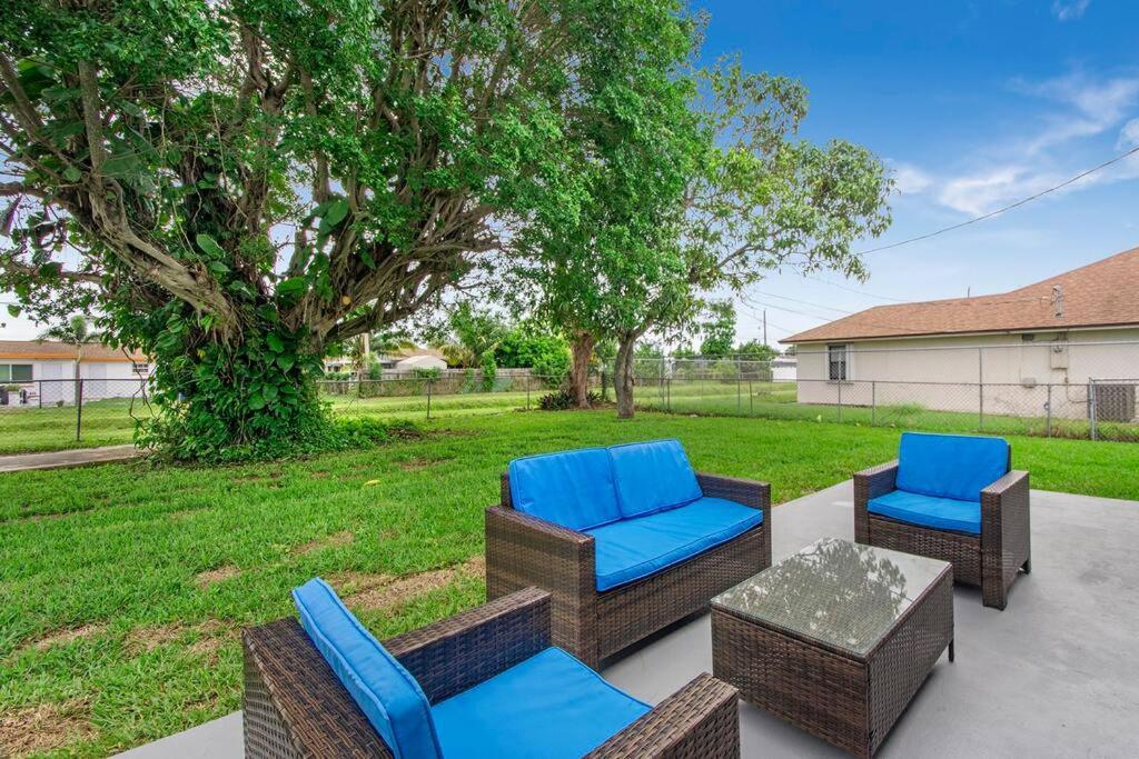 Modern Getaway Near The Beach With Room For A Boat 웨스트 팜 비치 외부 사진